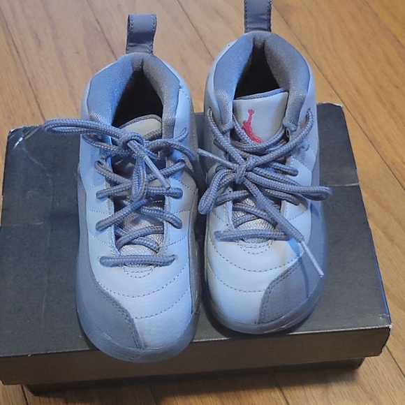 Retro 12 - Picture 2 of 10